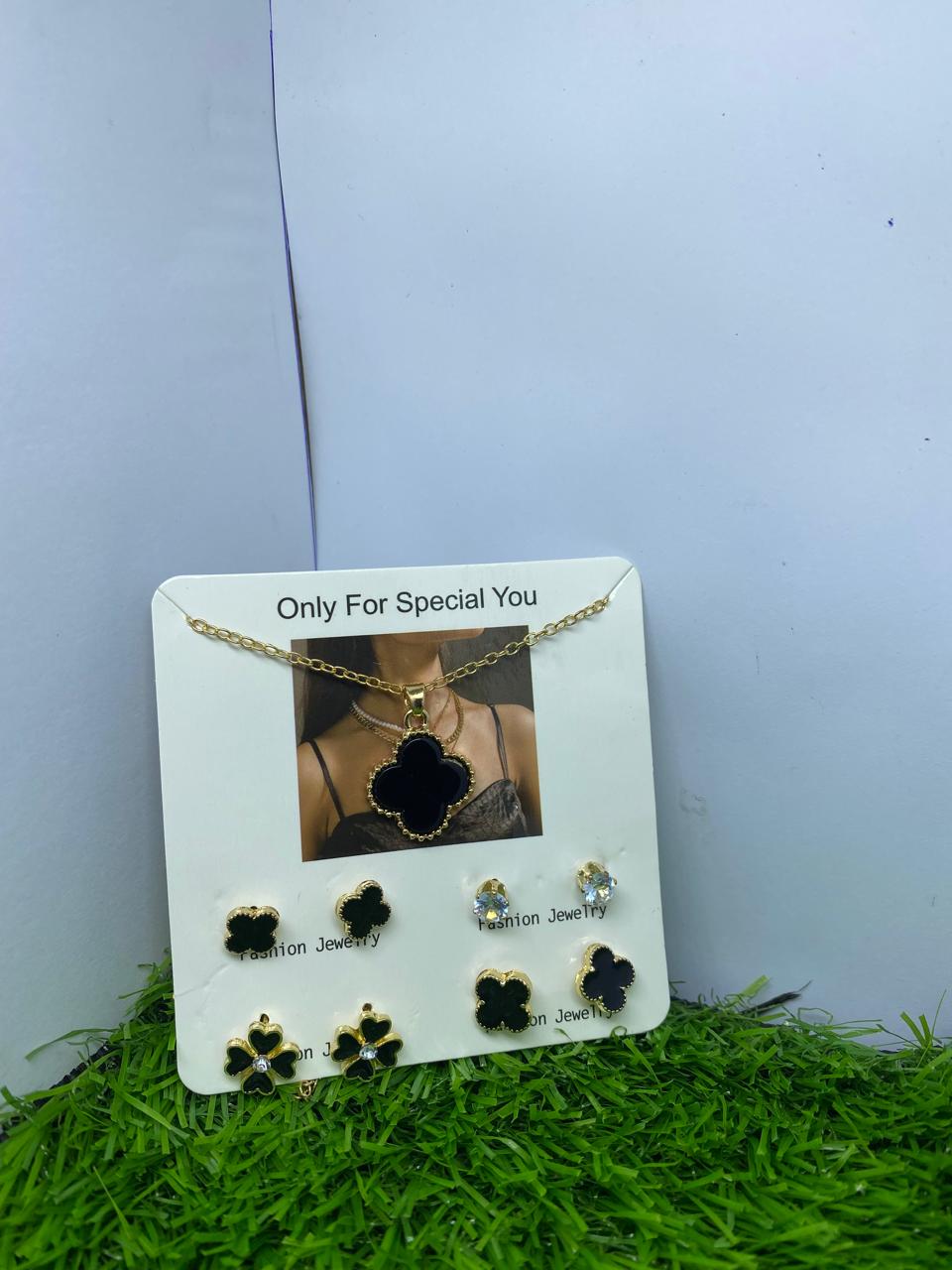 Clover Pendant with Four Pairs of Earrings